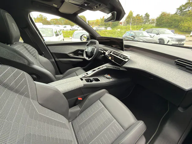 PEUGEOT 3008 145 e-DCS6 Hybrid GT