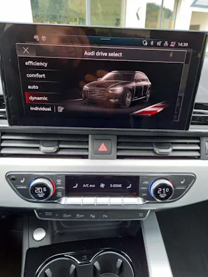 AUDI A4 Avant 40 TDI S line quattro S-tronic