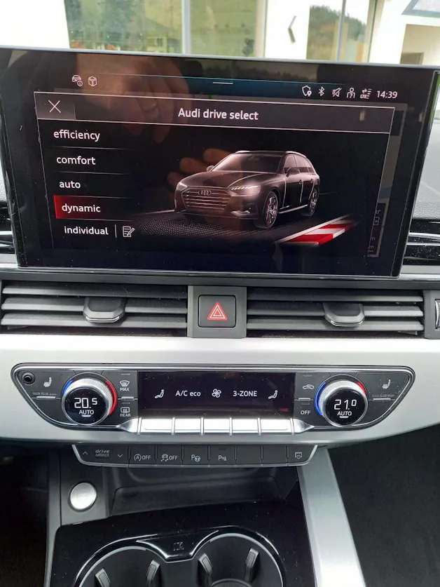 AUDI A4 Avant 40 TDI S line quattro S-tronic