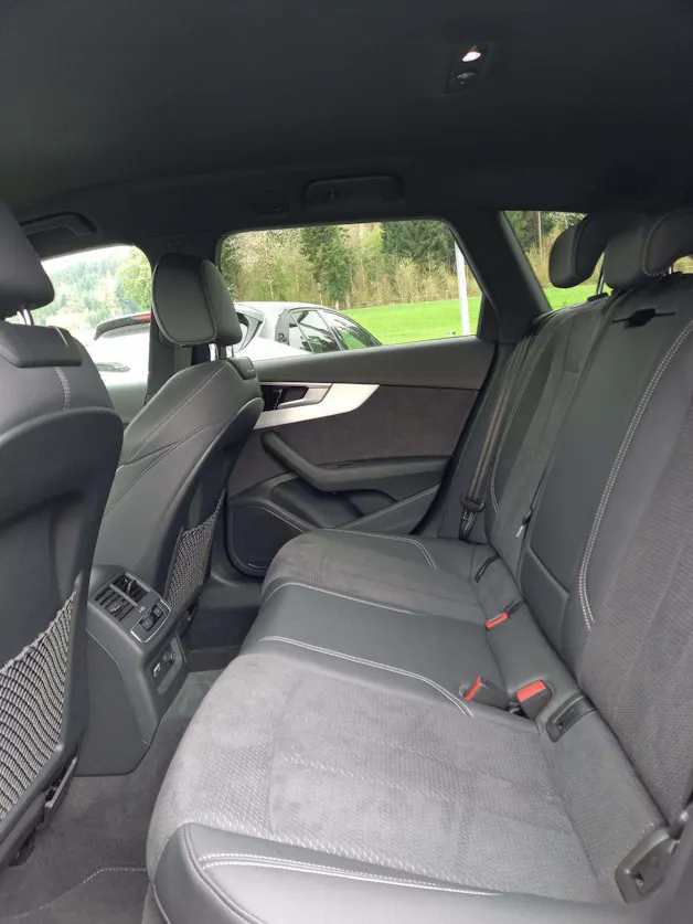 AUDI A4 Avant 40 TDI S line quattro S-tronic