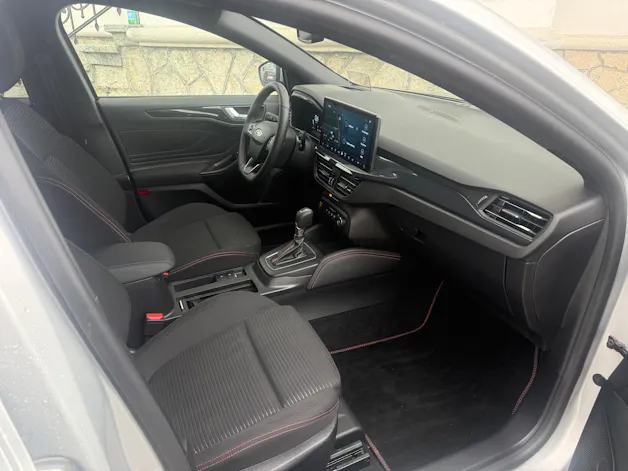 FORD Focus Station Wagon 1.0i EcoB Hybrid 155 ST-Line X