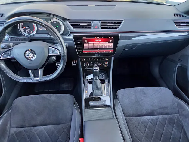 SKODA Superb Combi 2.0 TSI SportLine+ DSG 4x4