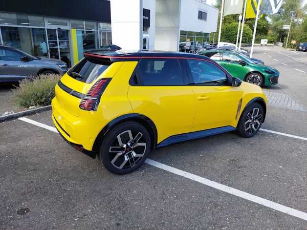 RENAULT R5 E-Tech Comfort Range iconic five