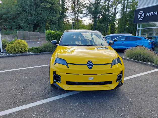 RENAULT R5 E-Tech Comfort Range iconic five
