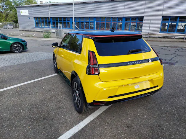 RENAULT R5 E-Tech Comfort Range iconic five