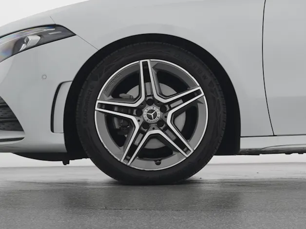 MERCEDES-BENZ A 180 AMG Line 7G-DCT