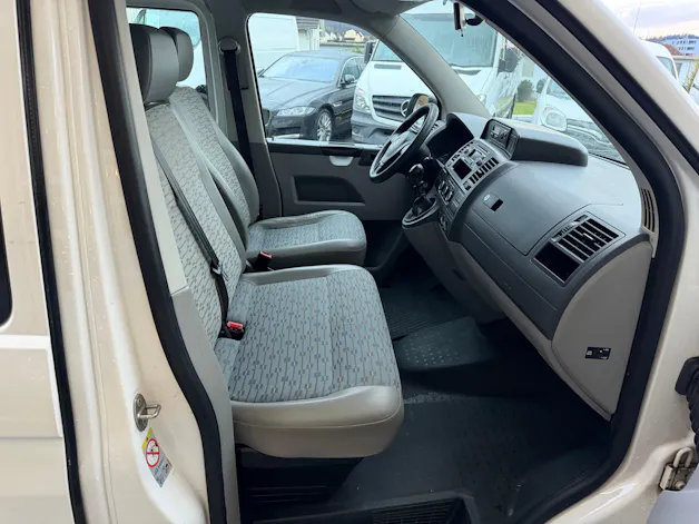 VW T5 2.0 TDI 6 Plätze