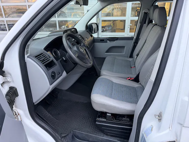 VW T5 2.0 TDI 6 Plätze