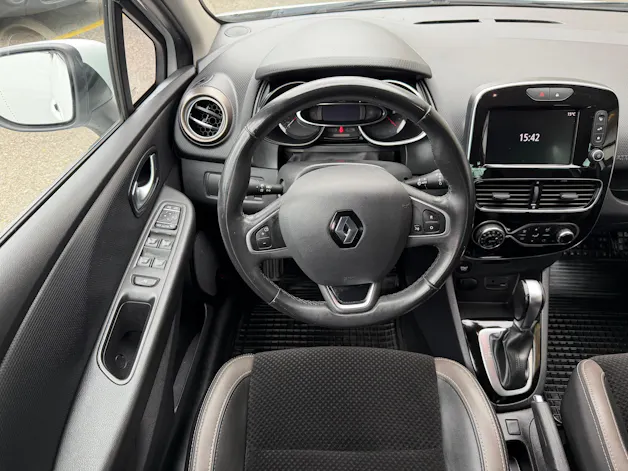 RENAULT Clio 1.2 16V T Swiss Edition EDC