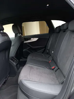 AUDI A4 Avant 40 TDI S line quattro S-tronic