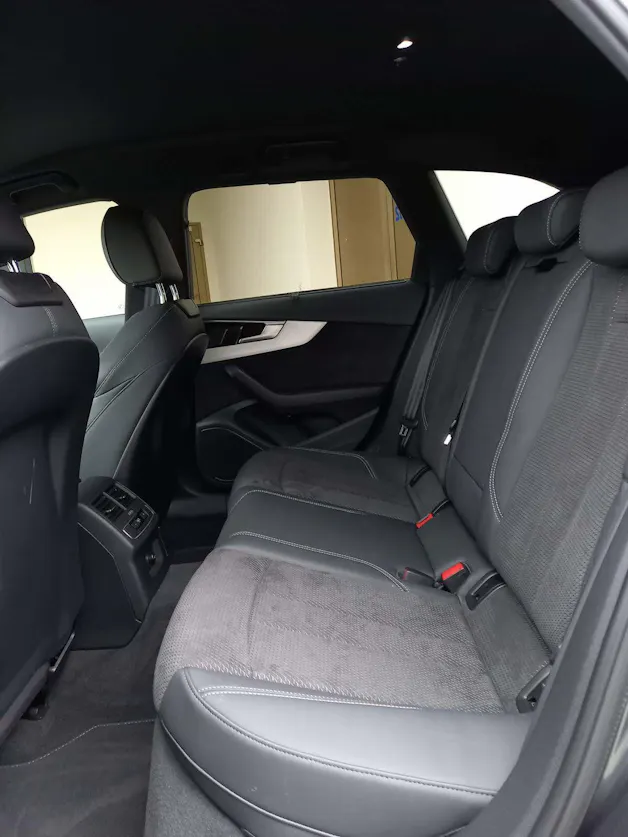 AUDI A4 Avant 40 TDI S line quattro S-tronic