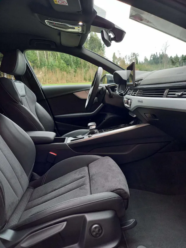 AUDI A4 Avant 40 TDI S line quattro S-tronic