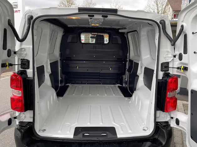 PEUGEOT Expert 50 KWh Pro Compact