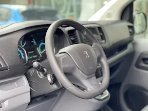PEUGEOT Expert 50 KWh Pro Compact