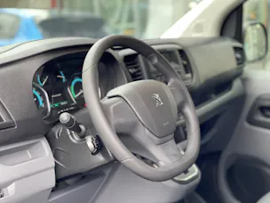 PEUGEOT Expert 50 KWh Pro Compact