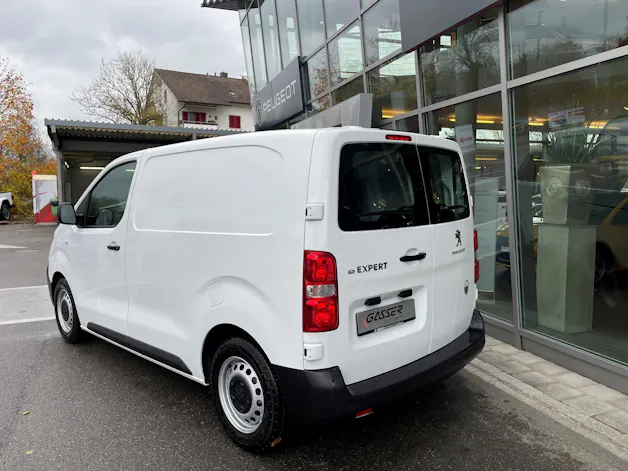PEUGEOT Expert 50 KWh Pro Compact