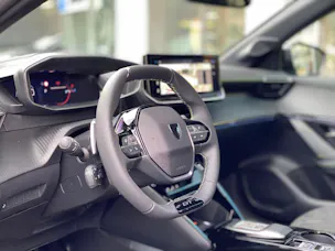 PEUGEOT 208 1.2 MHEV 145 GT Exclusive