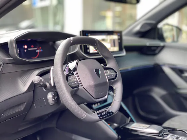 PEUGEOT 208 1.2 MHEV 145 GT Exclusive