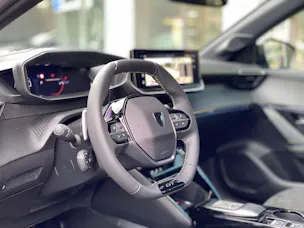 PEUGEOT 208 1.2 MHEV 145 GT Exclusive