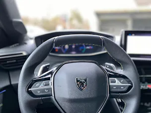 PEUGEOT 208 1.2 MHEV 145 GT Exclusive