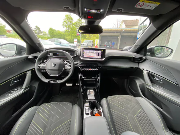 PEUGEOT 2008 1.2 145 MHEV GT Exclusive