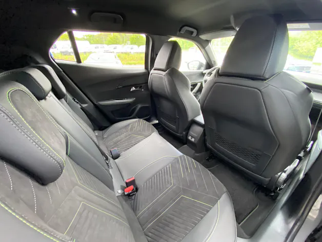 PEUGEOT 2008 1.2 145 MHEV GT Exclusive