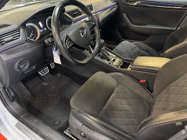SKODA Superb Combi 2.0 TDi SportLine+ 4x4 DSG