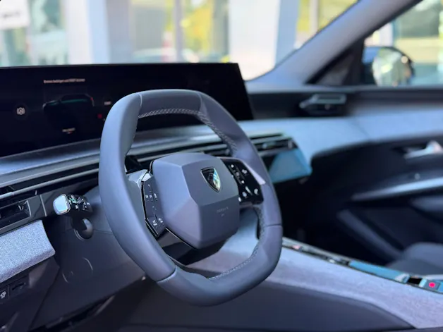 PEUGEOT 5008 145 Hybrid e-DCS6 Allure Premium