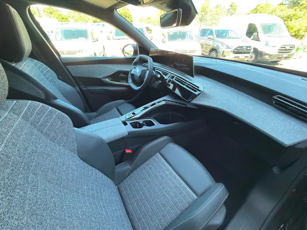 PEUGEOT 5008 145 Hybrid e-DCS6 Allure Premium