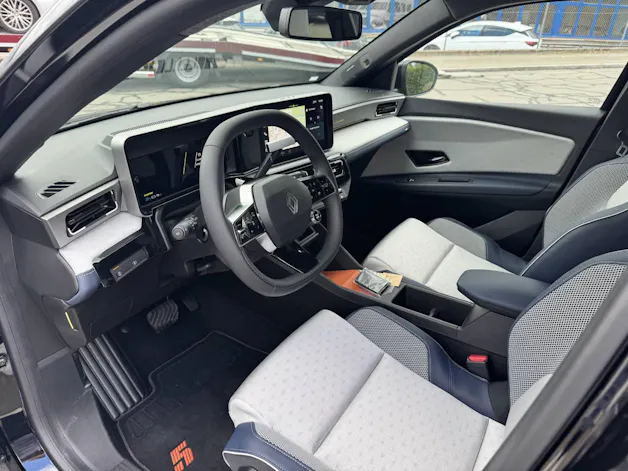 RENAULT R5 E-Tech Comfort Range Roland Garros