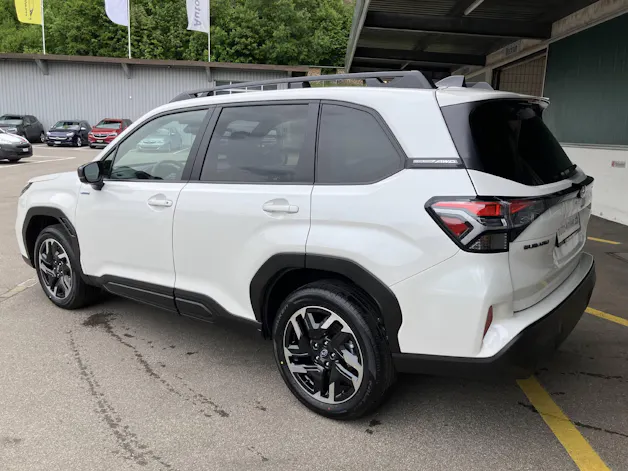 Subaru Forester Station 2.0i e-Boxer Swiss Plus
