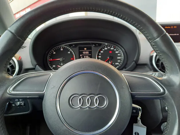 AUDI A1 1.6 TDI Ambition **frisch ab MFK, Service und Zahnriemen mit Wasserpumpe ersetzt**