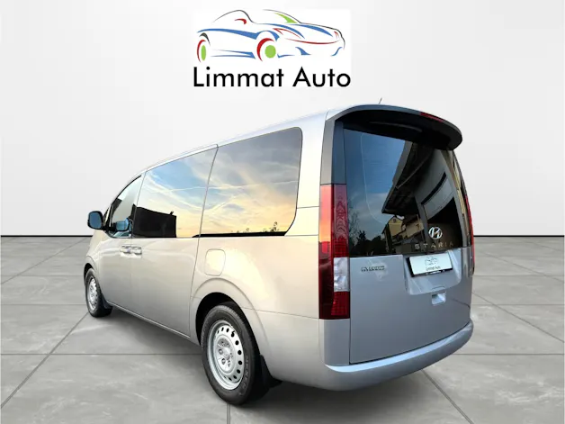 HYUNDAI Staria Premium 2.2 CRDi Amplia 4WD A