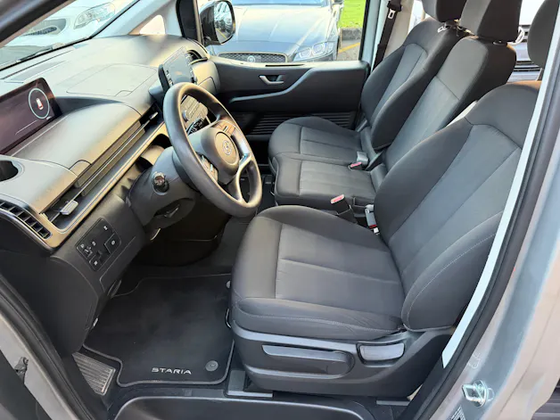 HYUNDAI Staria Premium 2.2 CRDi Amplia 4WD A