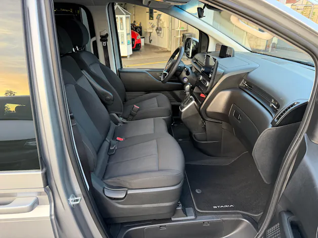 HYUNDAI Staria Premium 2.2 CRDi Amplia 4WD A