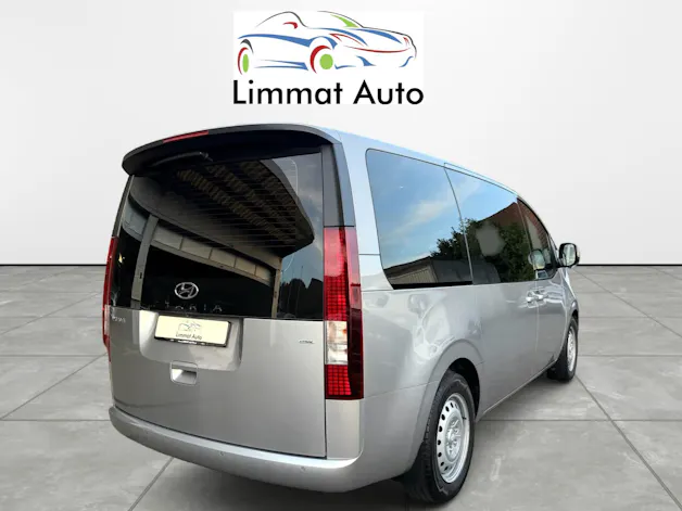 HYUNDAI Staria Premium 2.2 CRDi Amplia 4WD A