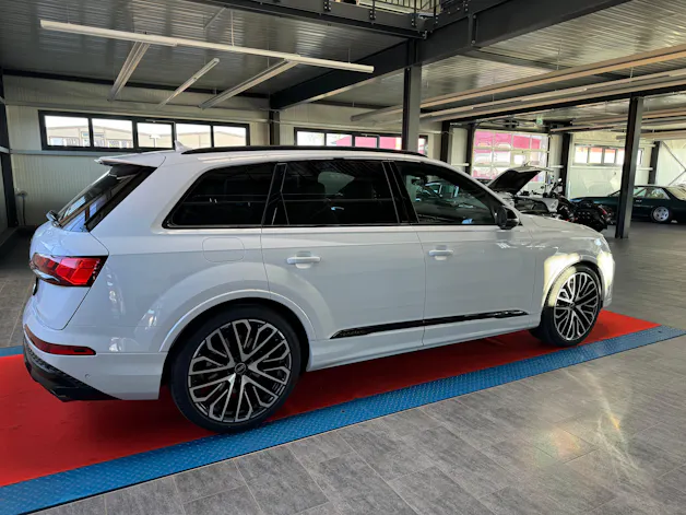 AUDI SQ7 TFSI quattro tiptronic