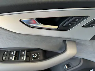 AUDI SQ7 TFSI quattro tiptronic