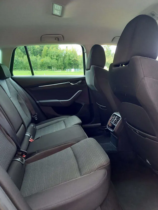SKODA Octavia Combi 2.0 TDI DSG Ambition 4x4