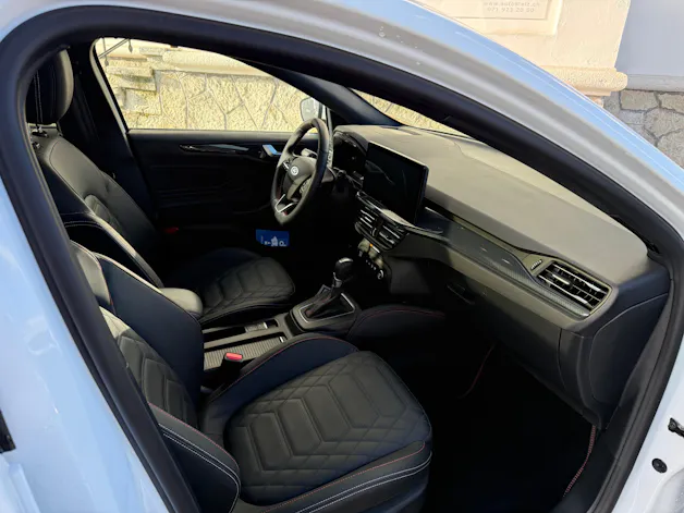FORD Focus Station Wagon 1.0i EcoB Hybrid 155 ST-Line X