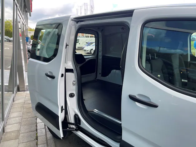 PEUGEOT e-Partner 50kWh Premium