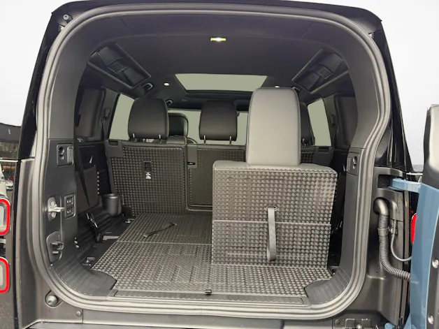 Land Rover Defender 110 3.0 D I6 350 X-Dynamic HSE