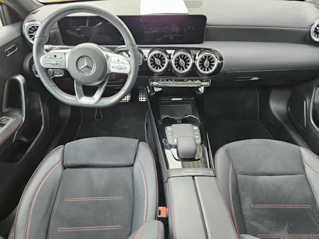 MERCEDES-BENZ A 200 4Matic AMG Line