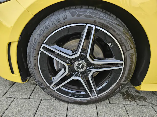 MERCEDES-BENZ A 200 4Matic AMG Line