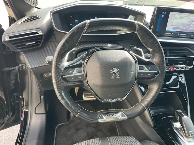 PEUGEOT 208 1.2 PureTech 100 GT Line