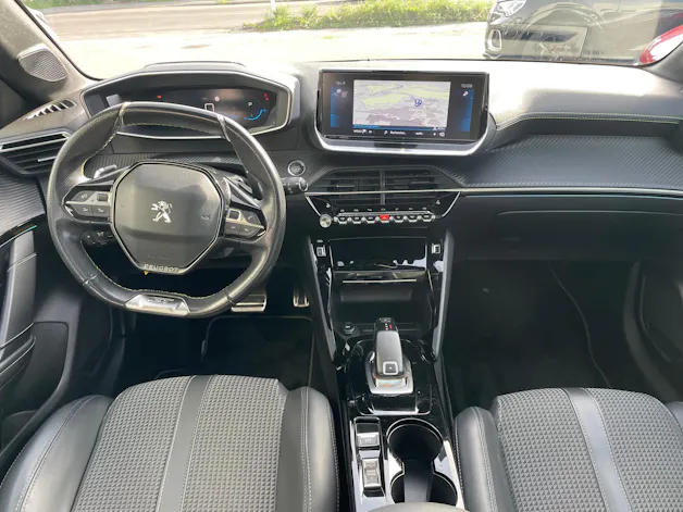 PEUGEOT 208 1.2 PureTech 100 GT Line