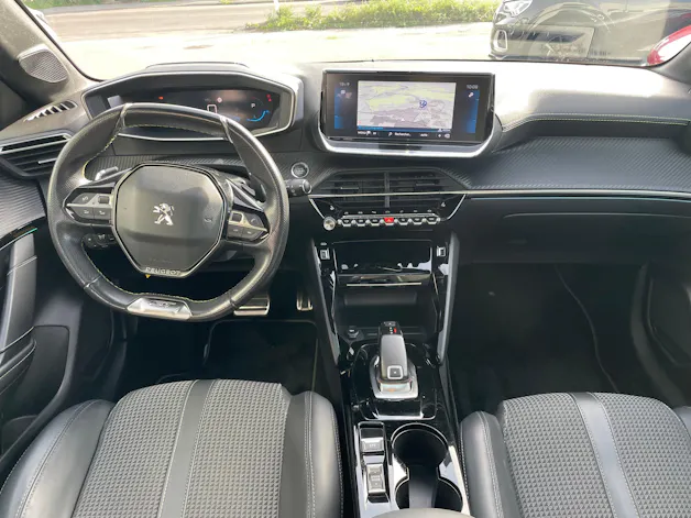 PEUGEOT 208 1.2 PureTech 100 GT Line