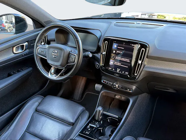 VOLVO XC40 2.0 D4 R-Design AWD