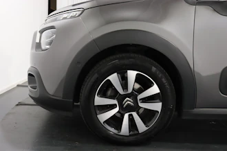 https://vehicle.imgix.net/4489546/0df0edd2-d23e-4860-bb2a-3be9d4e58a16.JPG