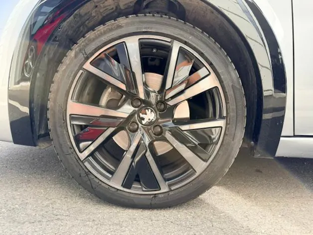 PEUGEOT 208 1.2 PureTech 100 GT